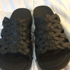 Nice and comfy black sandals
